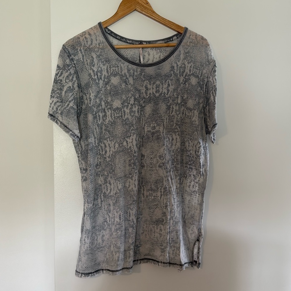 Free People Blue Combo Snake Tee Short Sleeve Top Blouse Casual Size L